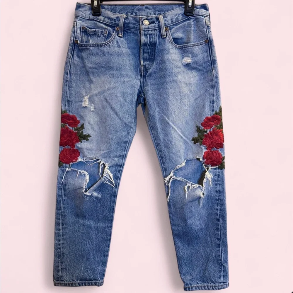 Levi’s 501 Size 26 Taper Floral Rose Embroidered Distressed Jeans - RARE✨ - Picture 1 of 14